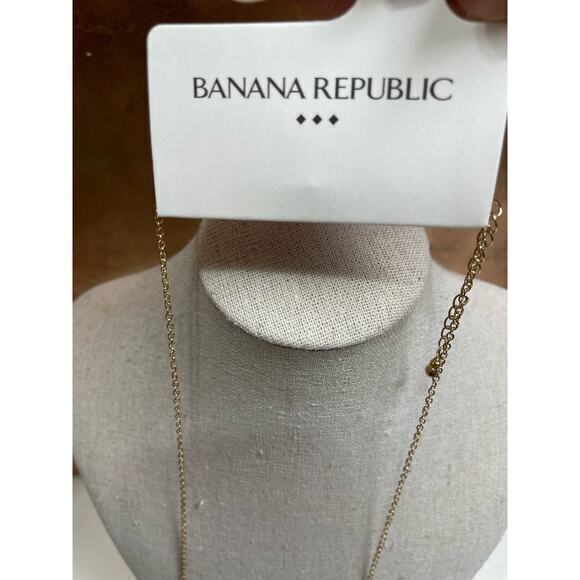 NWT Banana Republic Necklace, Two Tone, Gold & Silver Hammered Pendent w/ Tassel - Picture 8 of 9